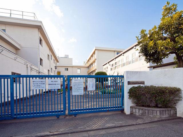 Junior high school. Kodaira stand Xiaoping 720m until the first junior high school