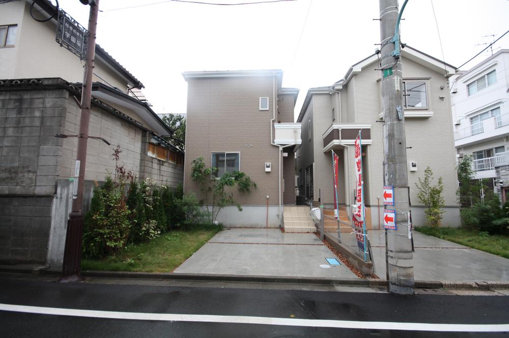 Local appearance photo. Local (12 May 2013) Shooting