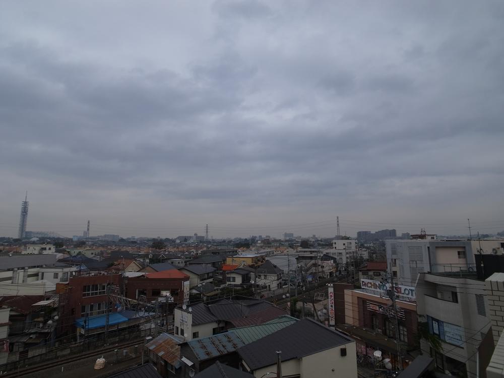 View photos from the dwelling unit. View from the site (November 2013) Shooting