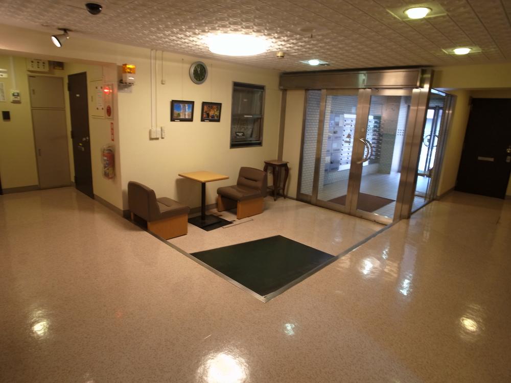 Entrance. Common areas