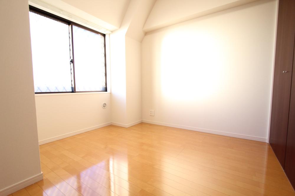 Non-living room. Cute pet also could live together