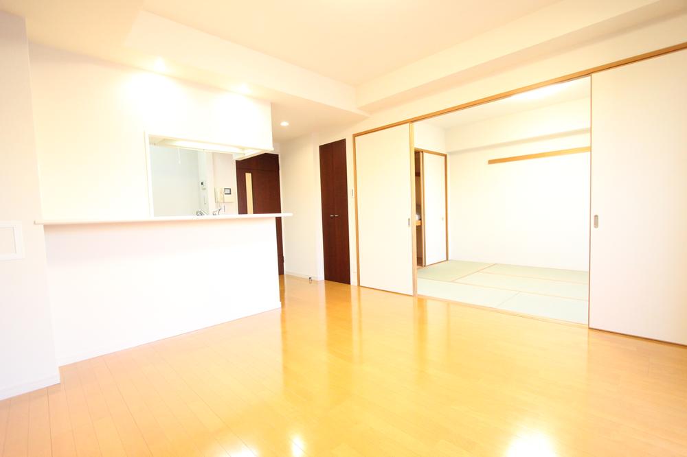 Living. New interior renovated !!! Start a new life in a clean room !!!