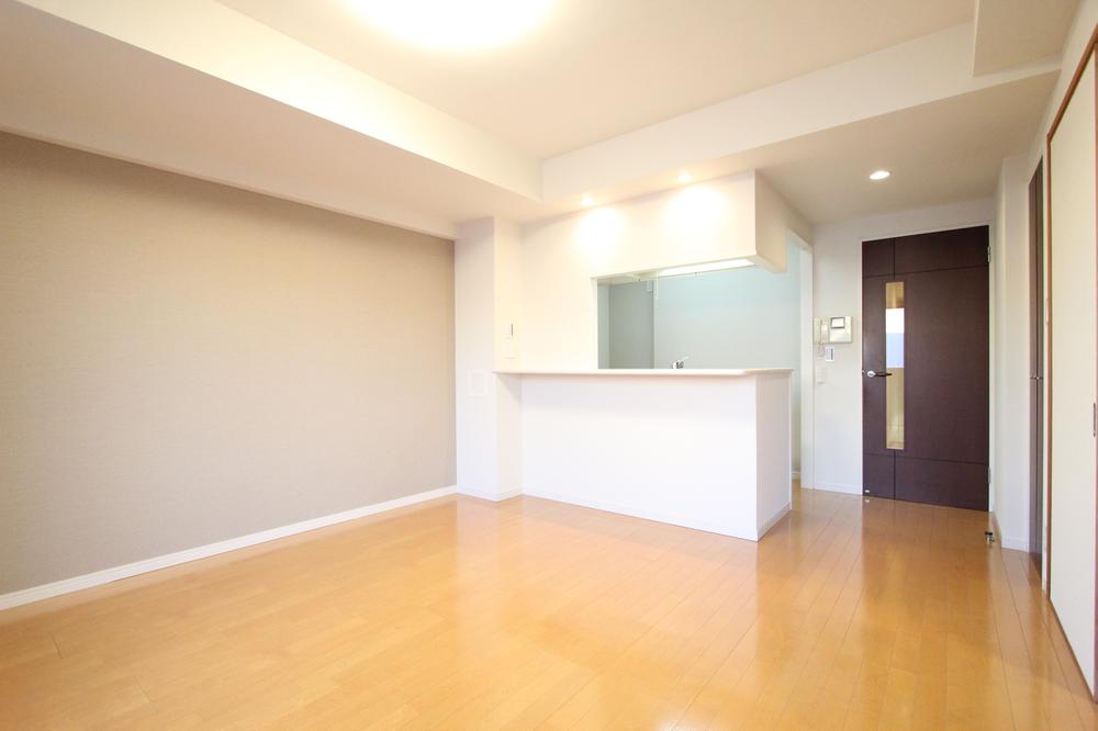 Living. With all room lighting equipment !!! You can also save the time of moving.