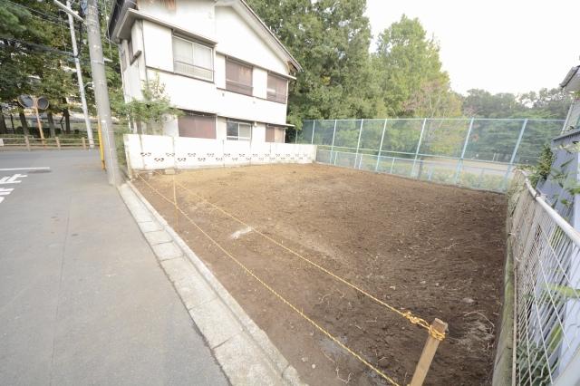 Local photos, including front road. East side there is no building in the park open Local (11 May 2013) Shooting