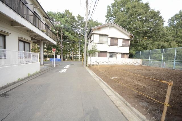 Local photos, including front road. Frontal road