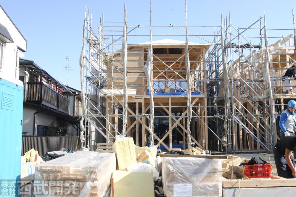 Local photos, including front road. Local (11 May 2013) Shooting Building 2