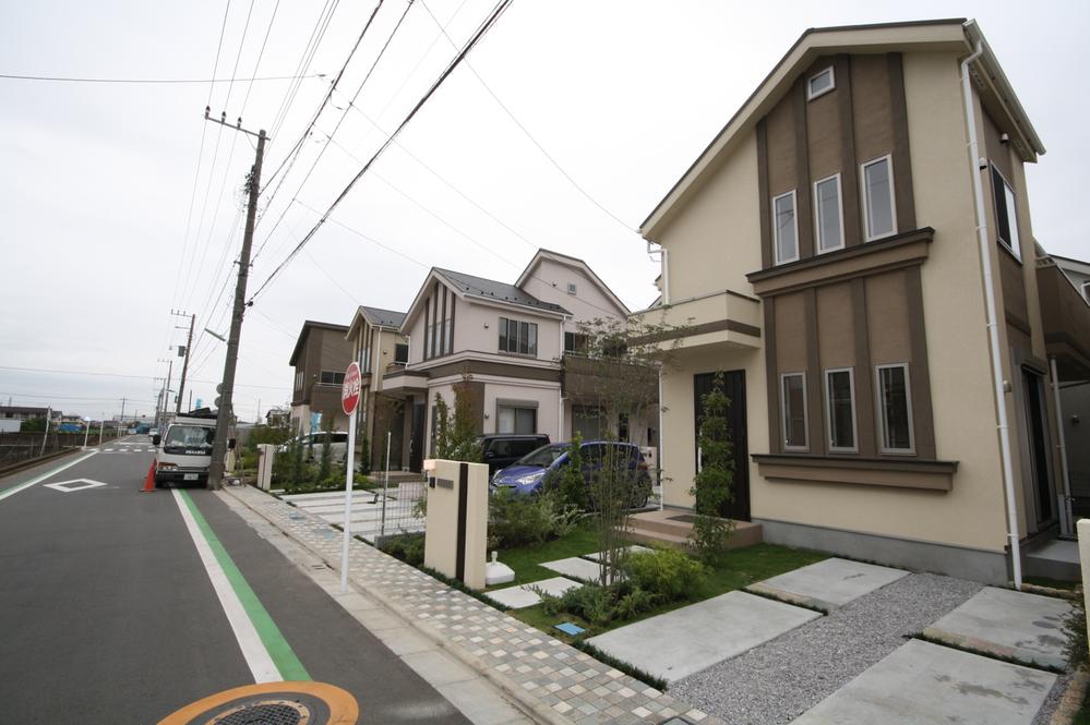 Local photos, including front road. Local (10 May 2013) Shooting