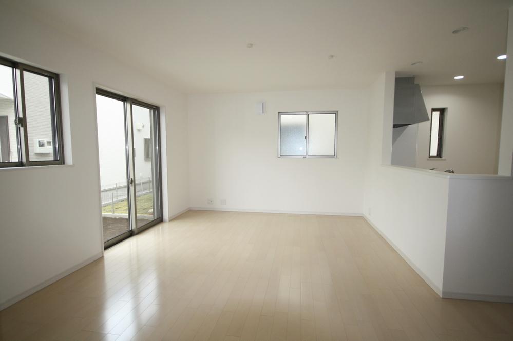 Same specifications photos (living). Seller construction cases