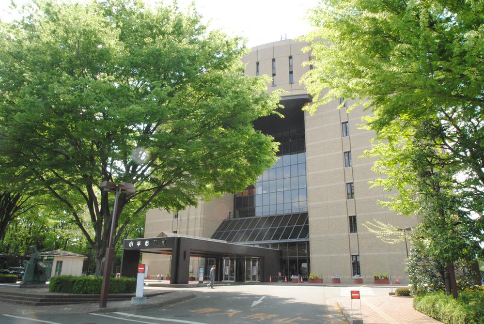 Government office. Deng 1298m to city hall