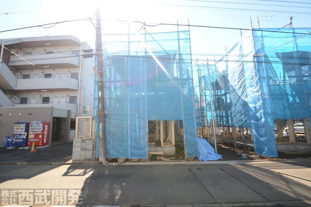 Local photos, including front road. Local (10 May 2013) Shooting 1 Building