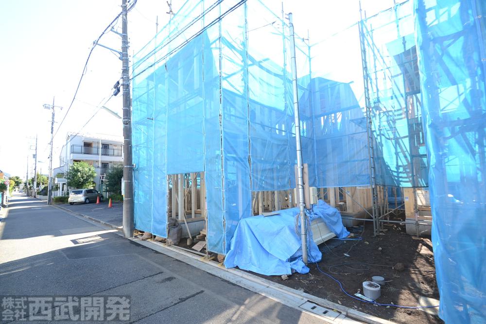 Local photos, including front road. Local (10 May 2013) Shooting 1 Building