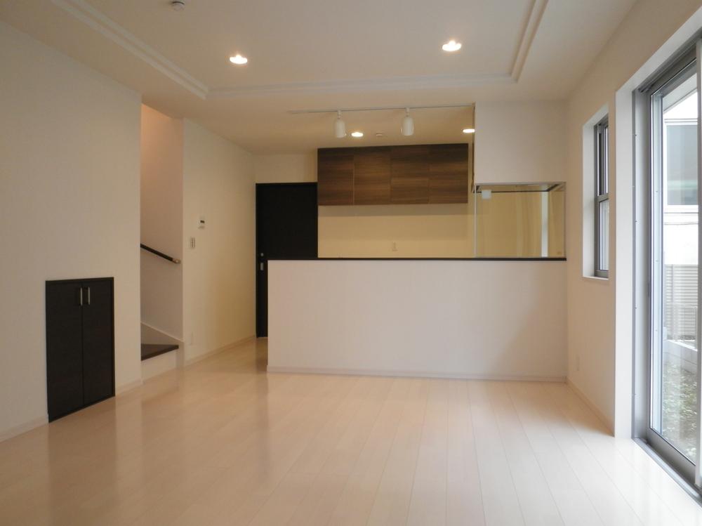 Other. Same specifications photos (living)