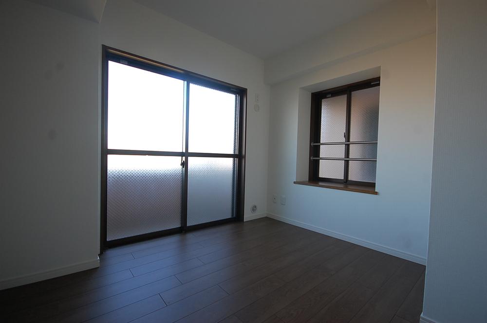 Non-living room. Local Photos