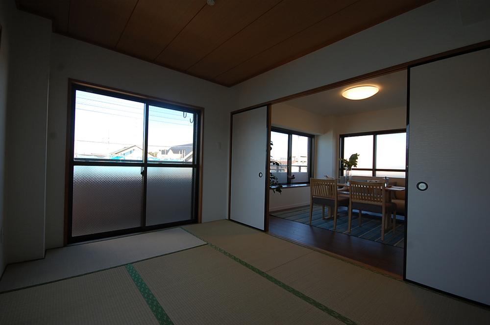 Non-living room. Local Photos