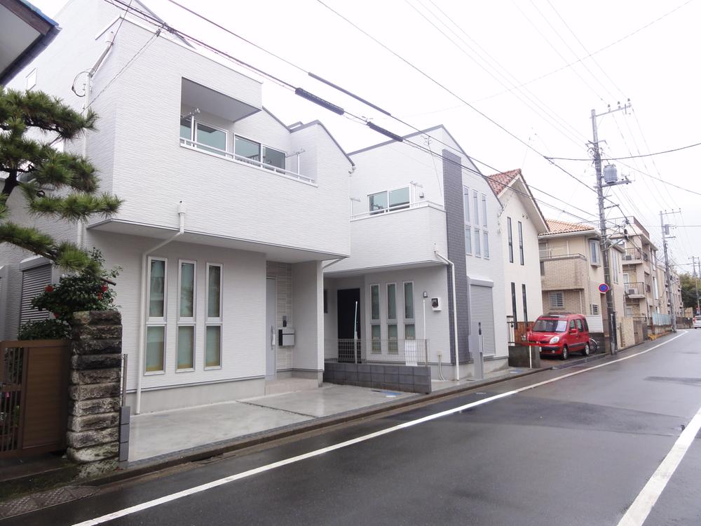 Local appearance photo. And out of the front road car six meters less quiet residential area