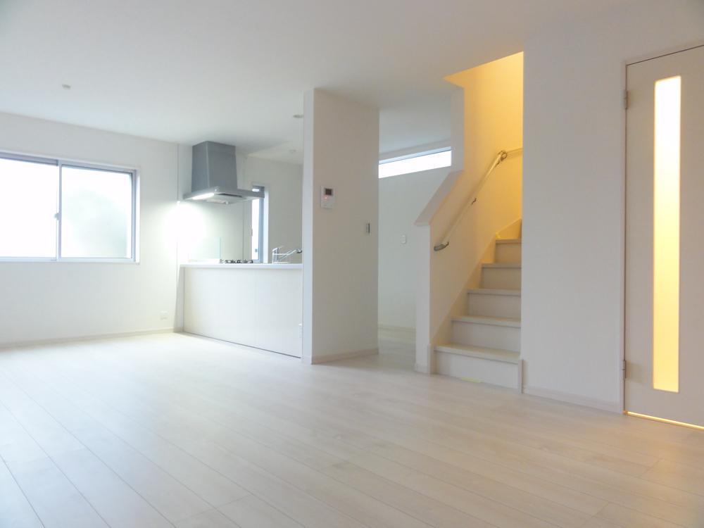 Living. Living is spacious 18 Pledge Three-sided lighting specification