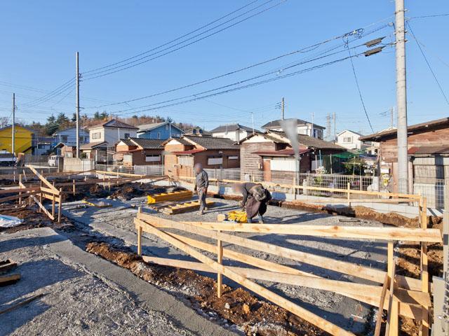 Local photos, including front road. Local (12 May 2013) Shooting