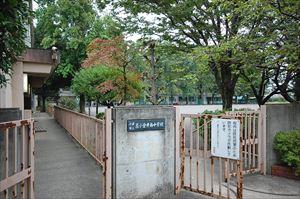 Junior high school. Kodaira Municipal Hanakoganeiminami until junior high school 1415m