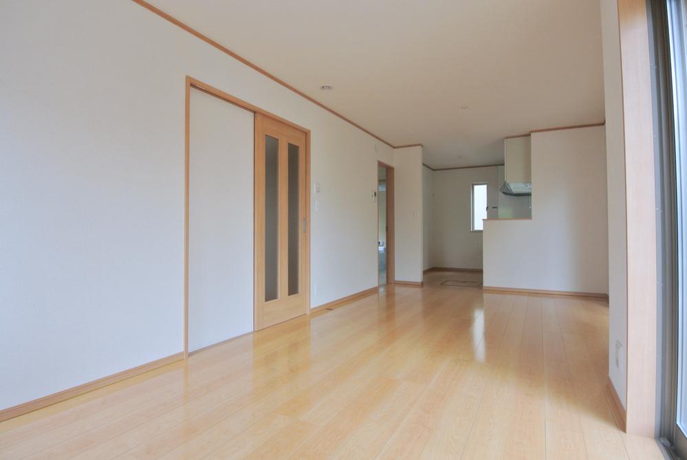 Same specifications photos (living). Seller enforcement example