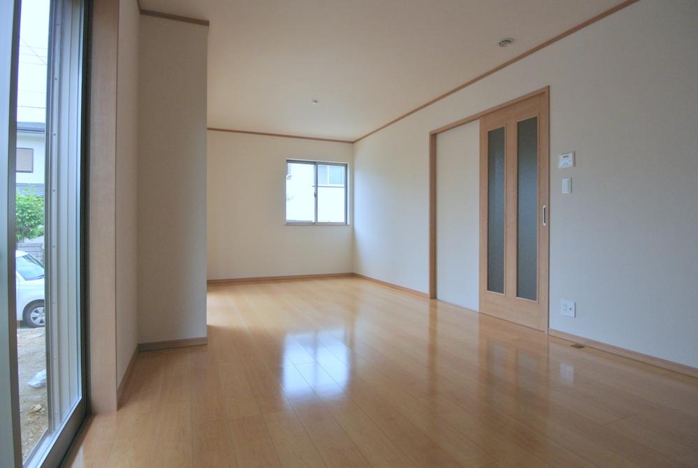 Same specifications photos (living). Seller enforcement example