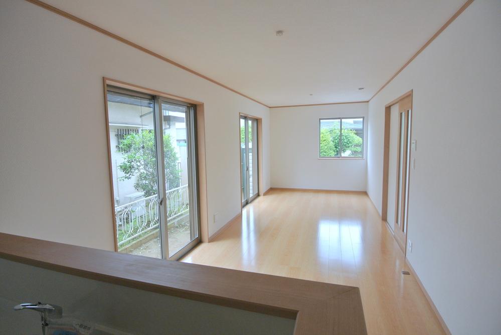 Same specifications photos (living). Seller enforcement example