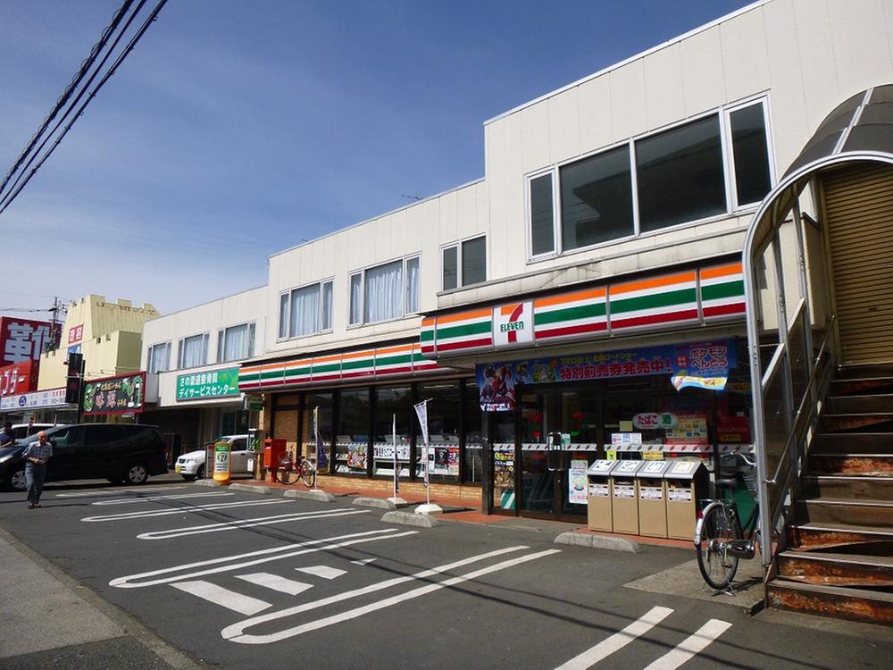 Convenience store. 180m to Seven-Eleven