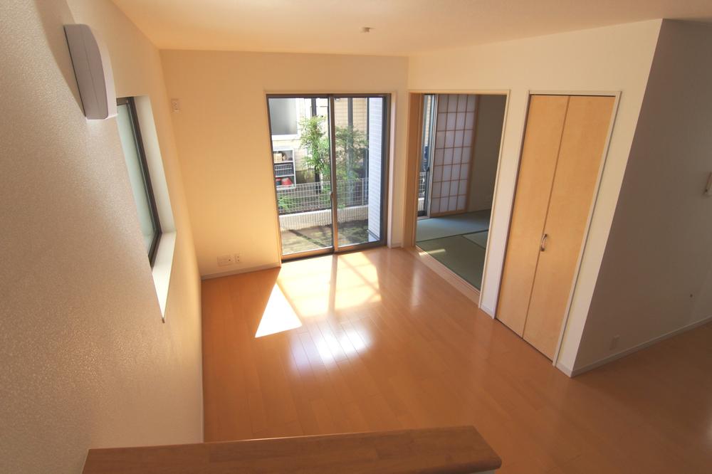 Living. Spacious first floor between the continuation of the Japanese-style room Indoor (10 May 2013) Shooting