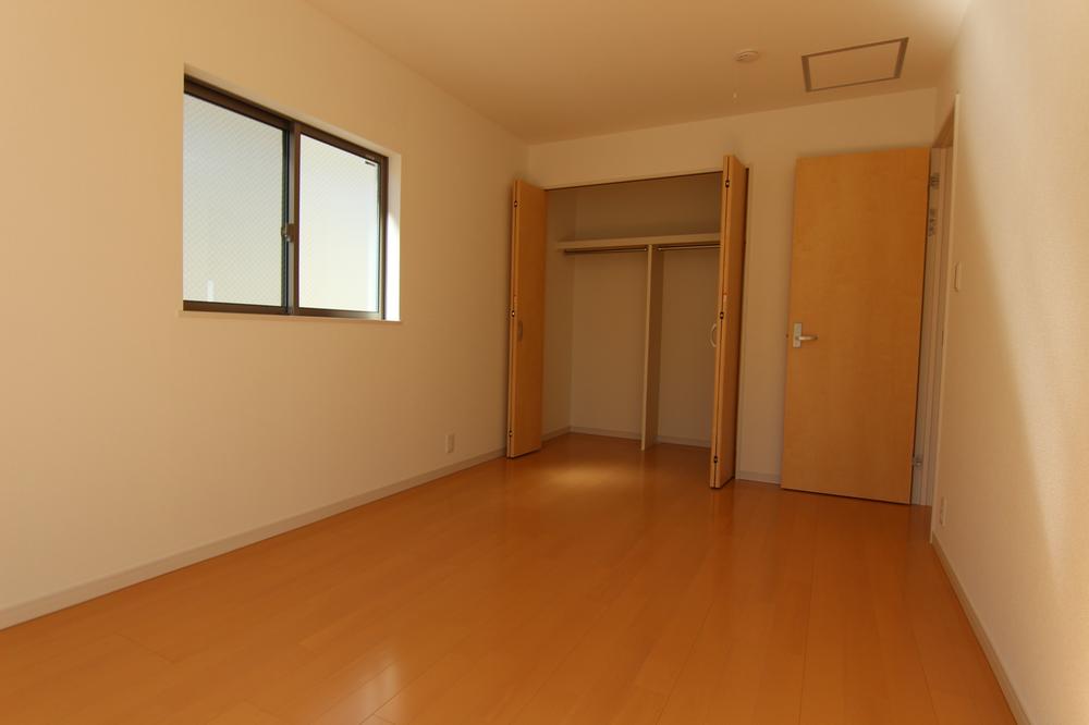 Non-living room. Storage enhancement in closet equipped Master bedroom Indoor (10 May 2013) Shooting