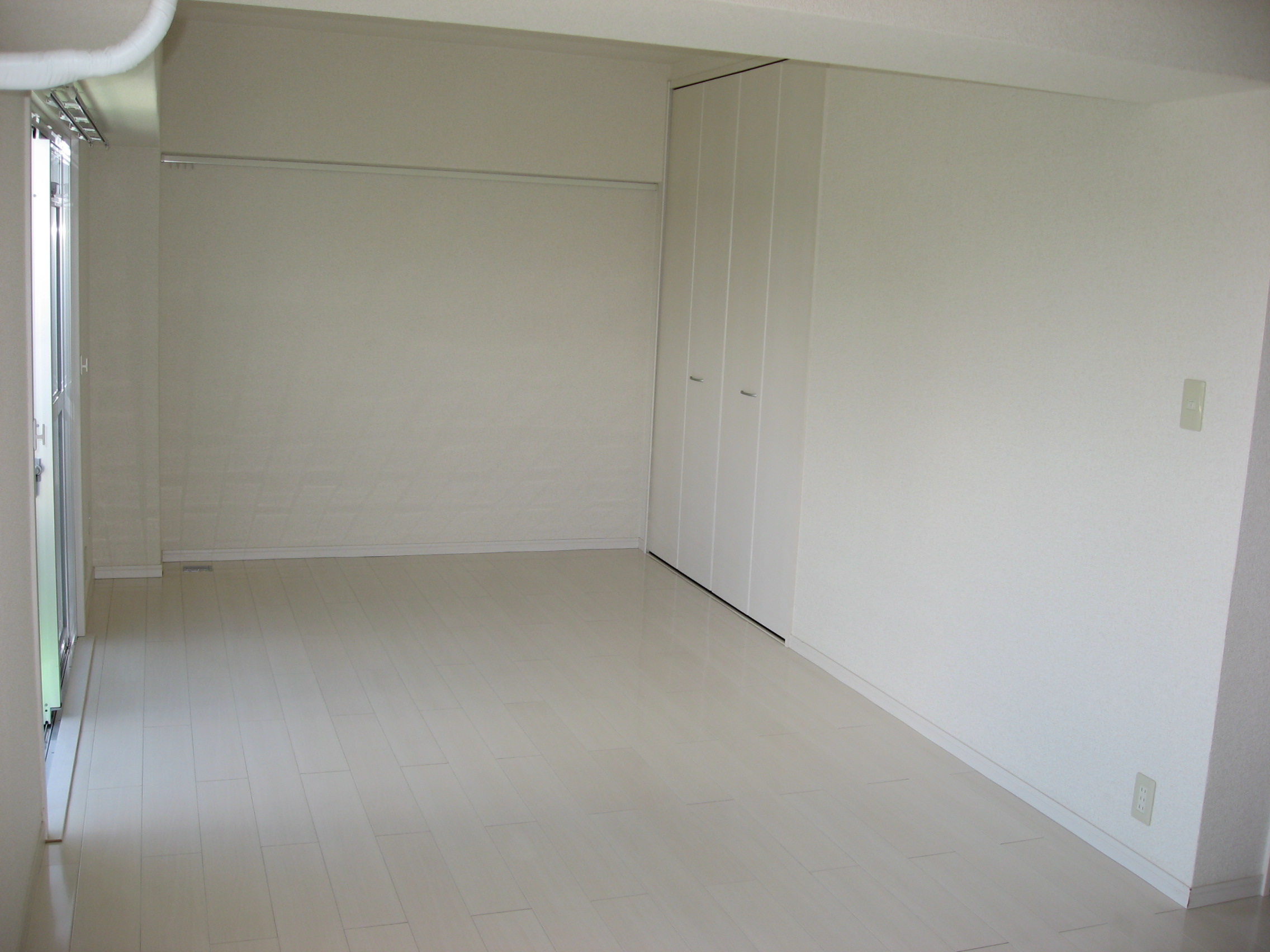 Living and room. White floor ・ White wall ・ White joinery!