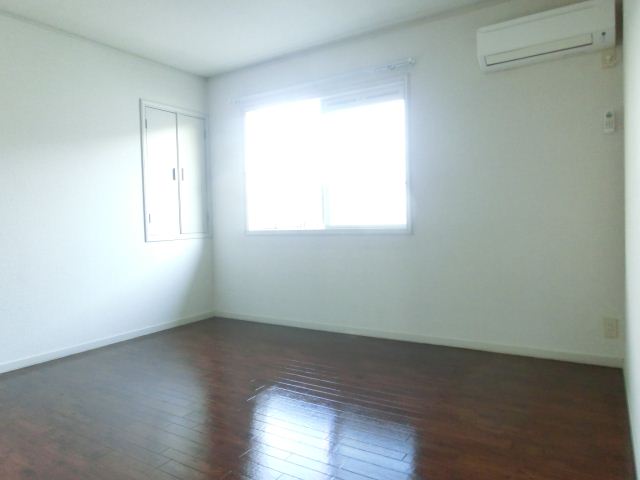 Living and room. ☆ Western is 8 pledge ☆