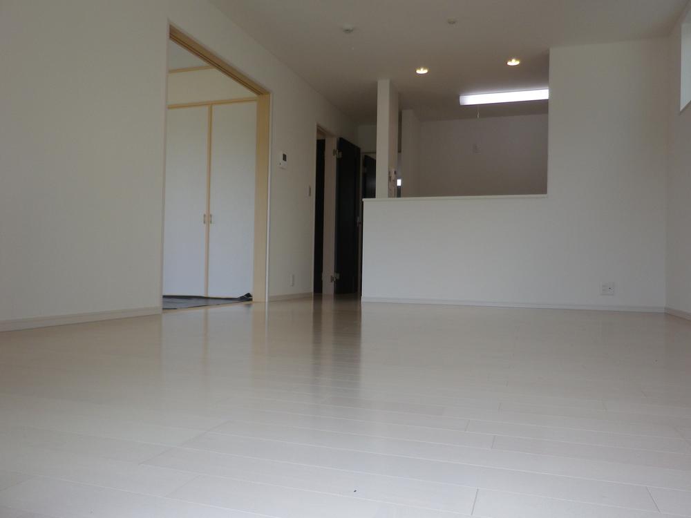 Same specifications photos (living). Seller construction cases