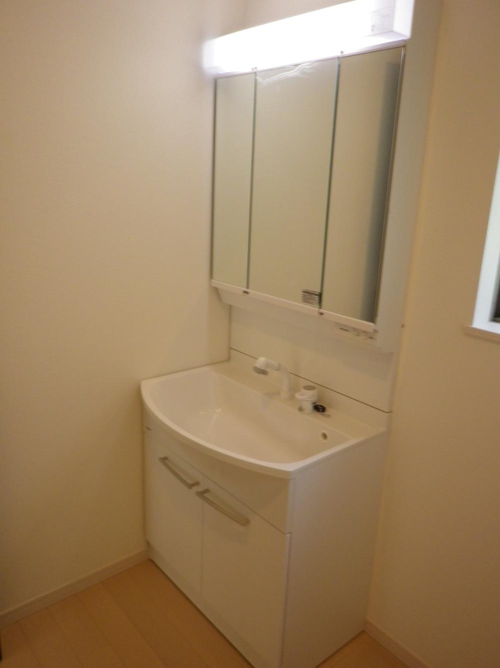 Wash basin, toilet. Seller construction cases