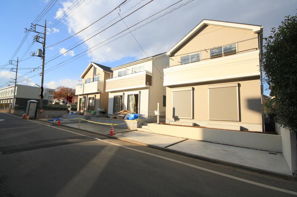 Local photos, including front road. Local Photos