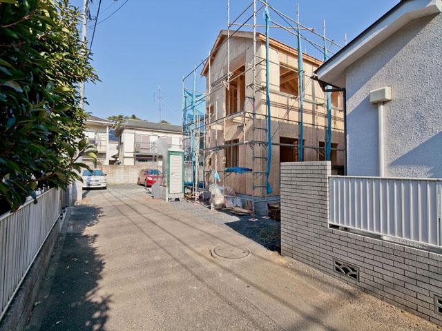 Local photos, including front road. Local (12 May 2013) Shooting