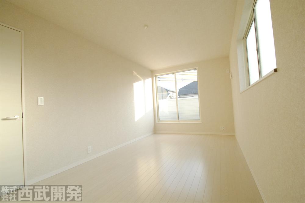 Non-living room. Western-style 8.25 Pledge Closet and with storage