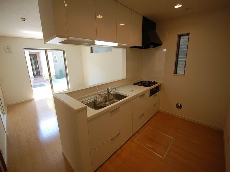 Same specifications photo (kitchen). Seller construction cases