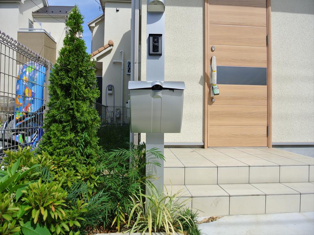 Entrance. Seller enforcement example