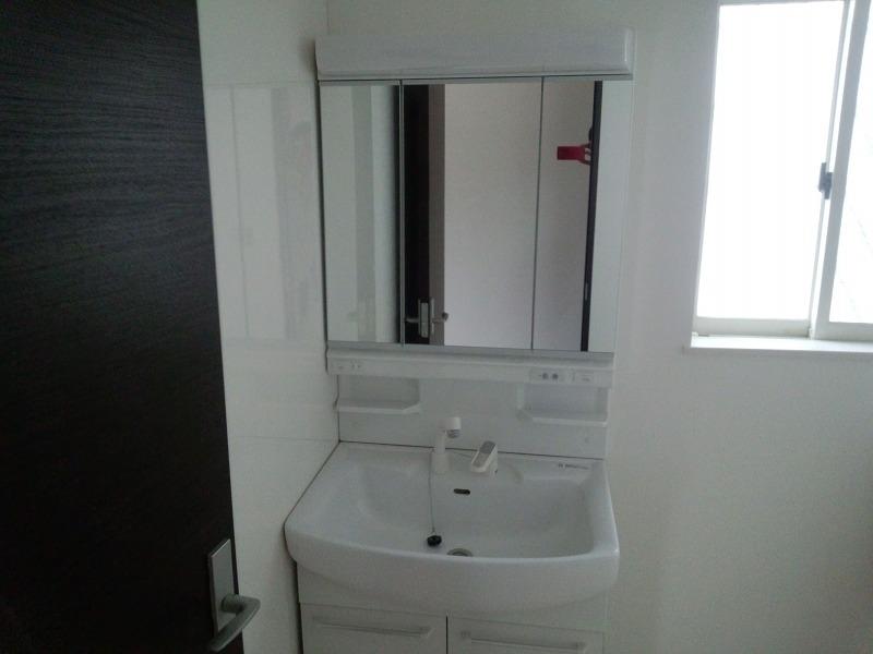 Wash basin, toilet. Indoor (April 2013) Shooting