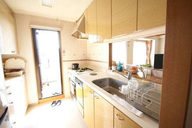 Kitchen. Indoor (12 May 2013) Shooting