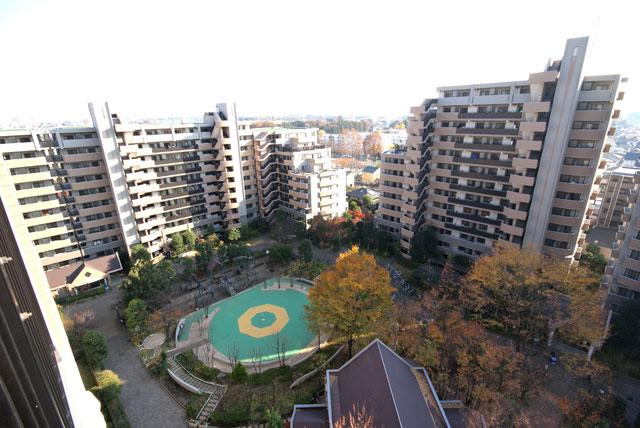 View photos from the dwelling unit. View from the site (December 2013) Shooting