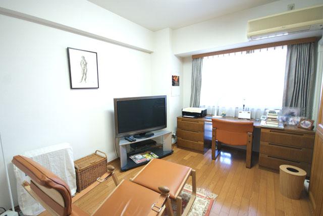 Non-living room. Indoor (12 May 2013) Shooting