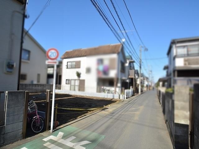 Local photos, including front road. Contact road situation