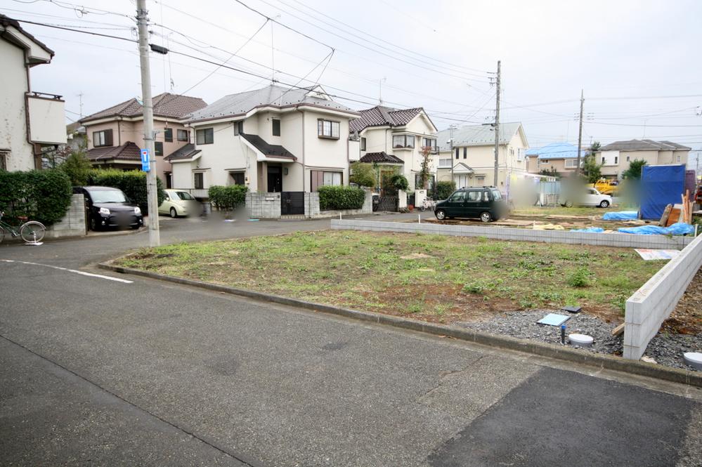 Local photos, including front road. Local (10 May 2013) Shooting 2 compartment