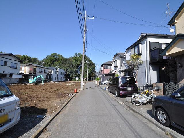 Local photos, including front road. Kodaira Josuishin-cho 3-chome contact road situation