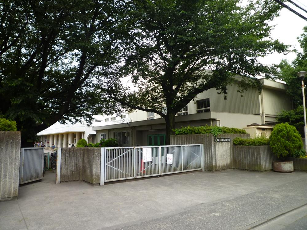 Primary school. Kodaira stand Xiaoping 799m until the fourth elementary school