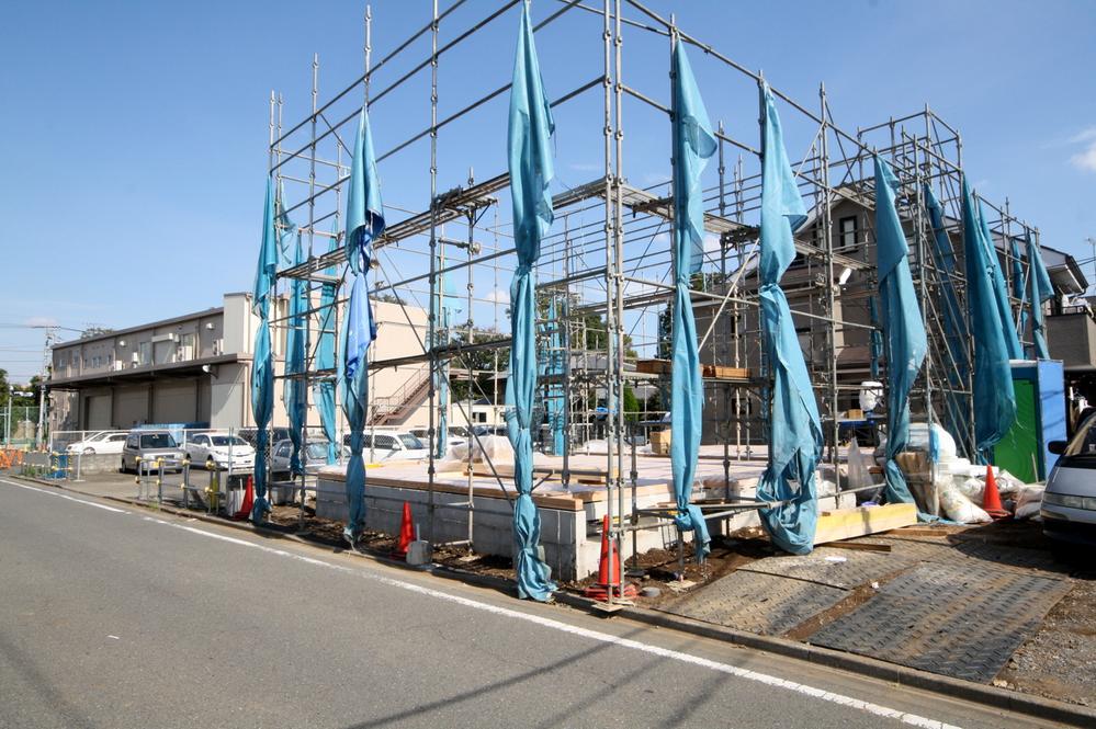 Local photos, including front road. 2013 October shooting