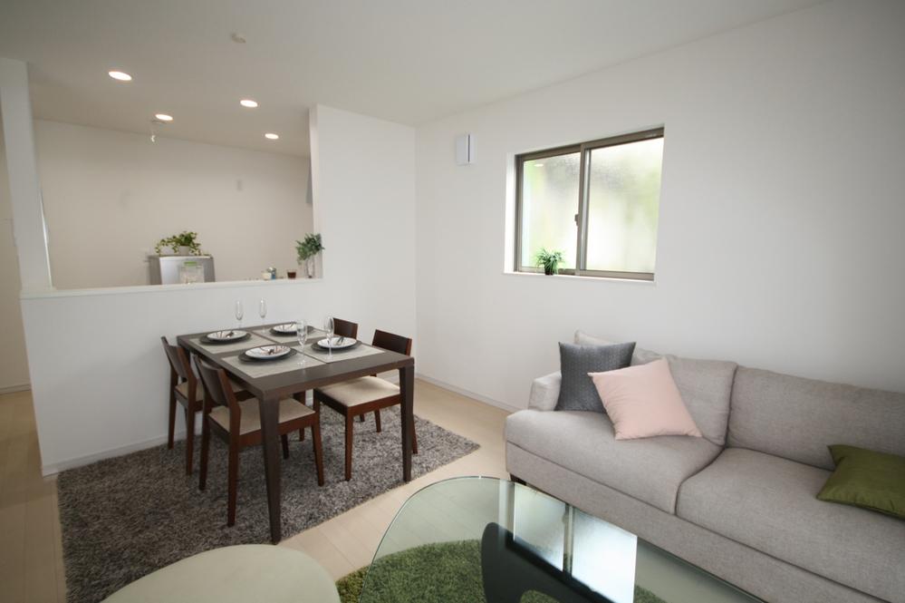 Same specifications photos (living). Example of construction