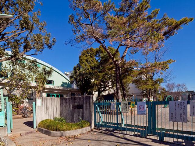 Primary school. Kodaira stand Xiaoping 338m until the fourteenth elementary school