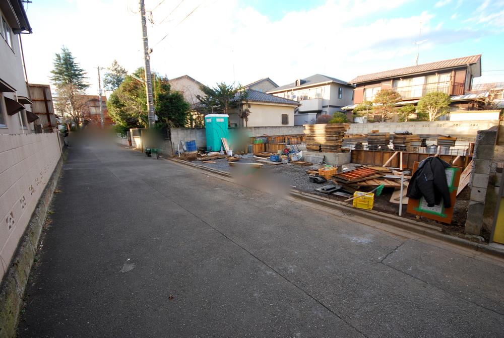 Local photos, including front road. Local shooting