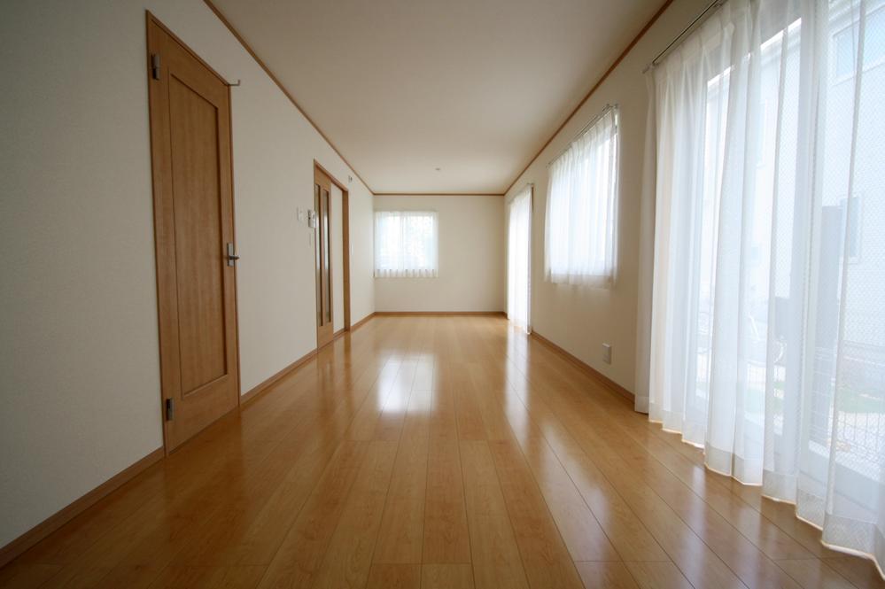 Same specifications photos (living). Example of construction